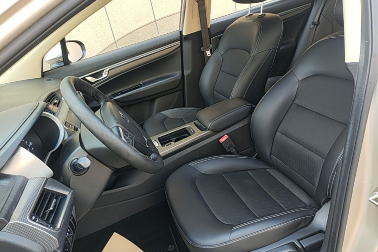 GEELY Emgrand GS 2017 car image #15