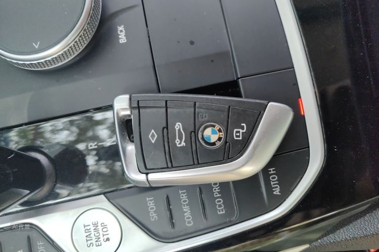 BMW 3 Series 2020 car image #10