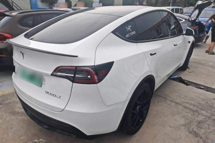 Tesla Model Y 2024 car image #7