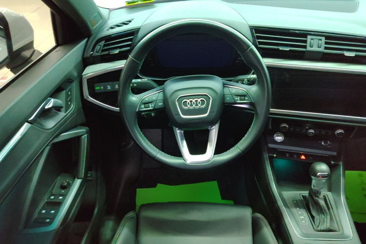 Audi Q3 2023 car image #15