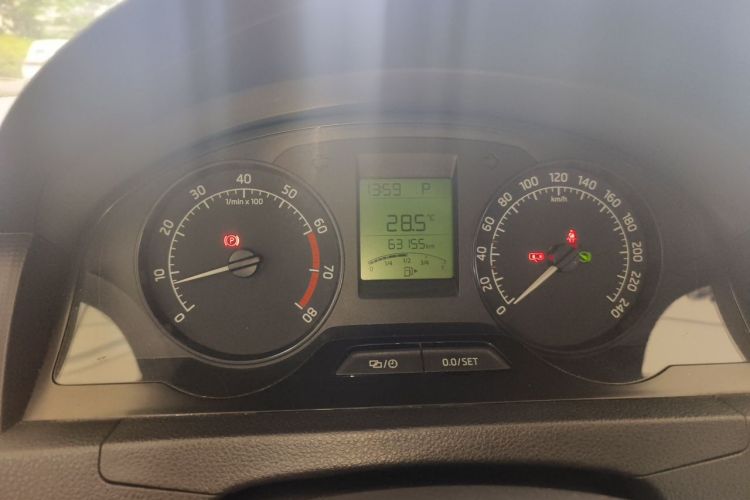Skoda Rapid 2014 #10 Skoda Rapid 2014 image de voiture #10
