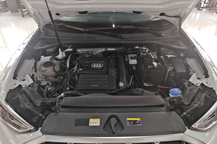 Audi Q3 2023 car image #22