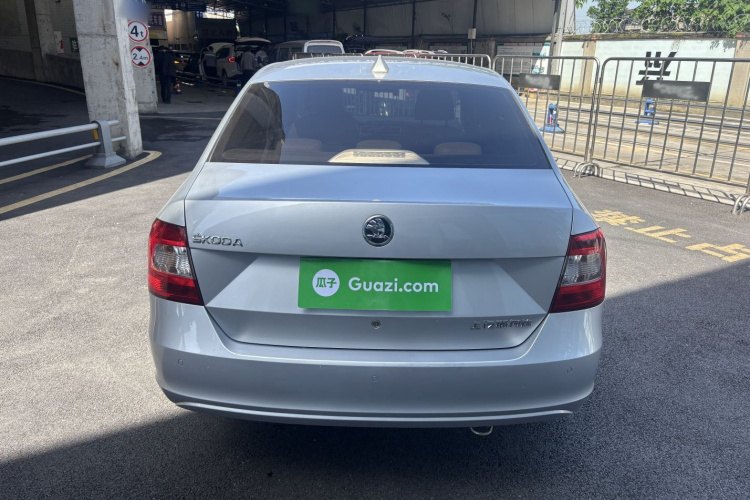 Skoda Rapid 2017 image de voiture #9