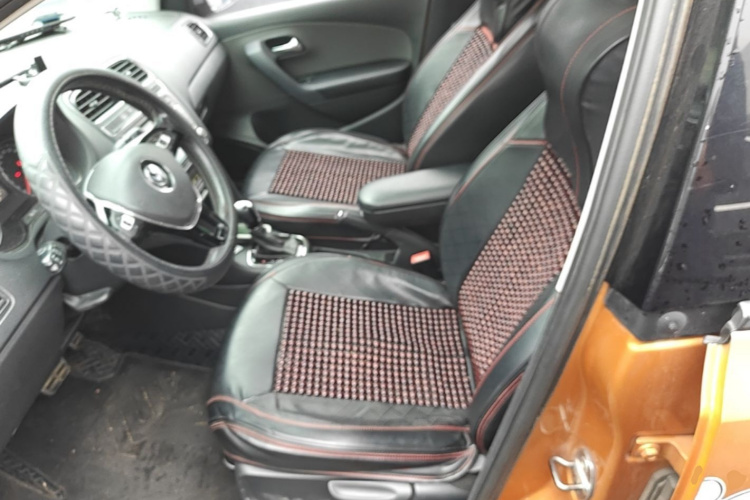 Volkswagen Polo 2015 car image #15
