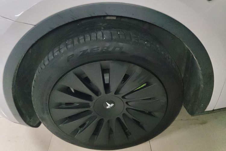 Tesla Model Y 2022 car image #9