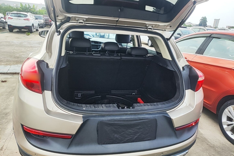 GEELY Emgrand GS 2016 car image #19