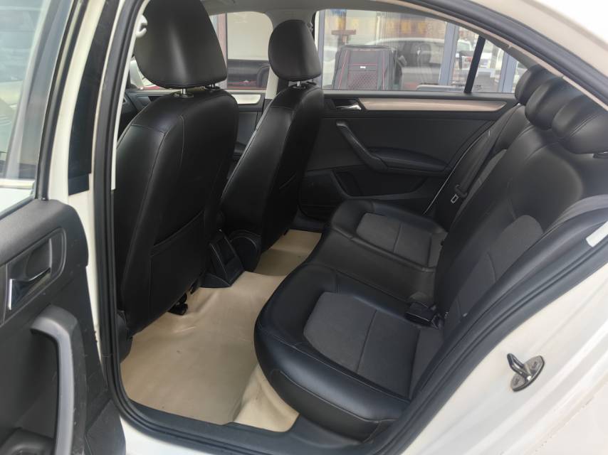 Volkswagen Santana 2013 car image #6