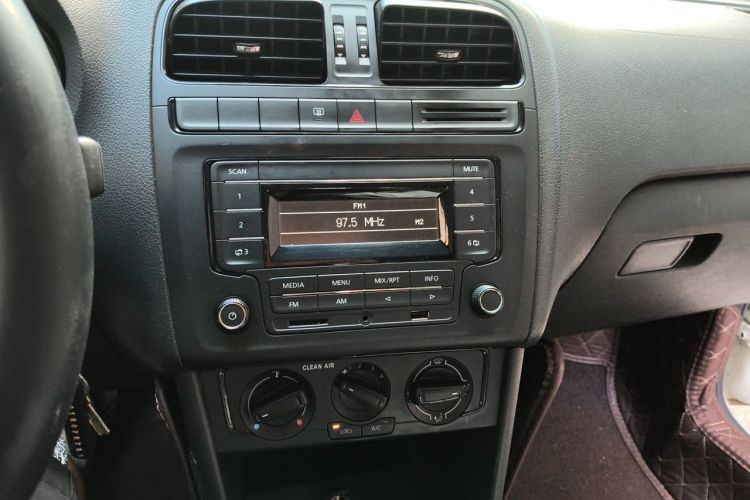 Volkswagen Polo 2017 car image #13