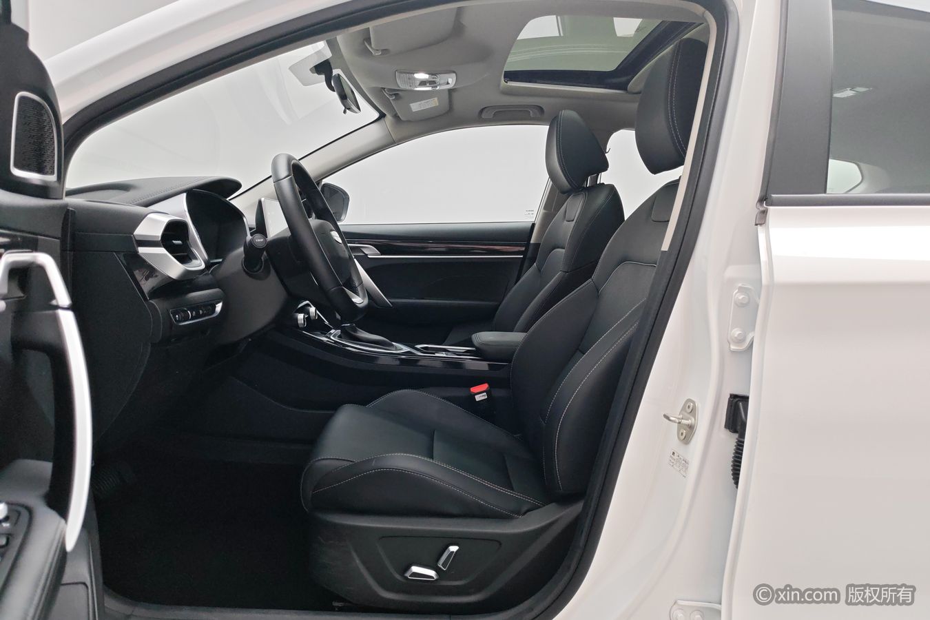GEELY Coolray 2025 #10 GEELY Coolray 2025 car image #10