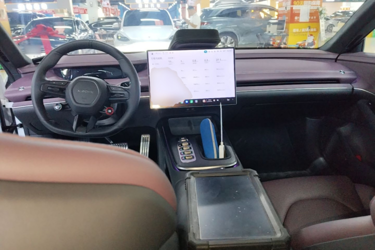 MI SU7 2025 immagine di auto #10
