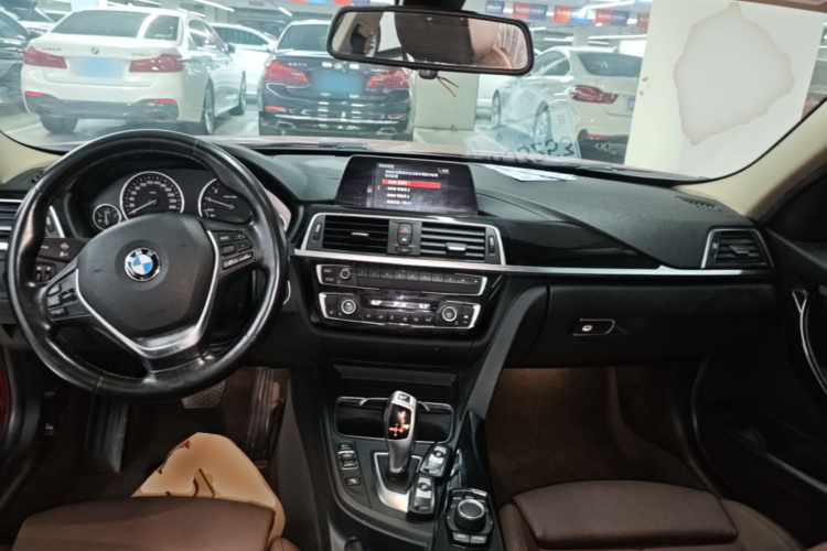 BMW 3 Series 2018 #10 BMW 3 Series 2018 car image #10