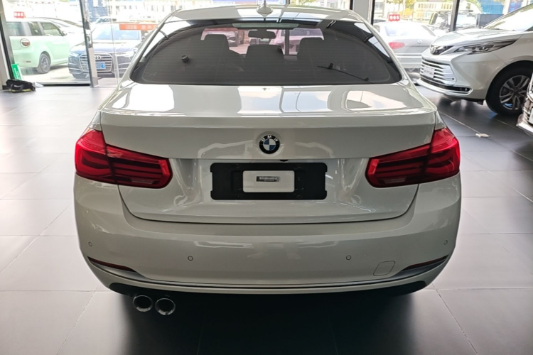BMW 3 Series 2018 #4 BMW 3 Series 2018 car image #4