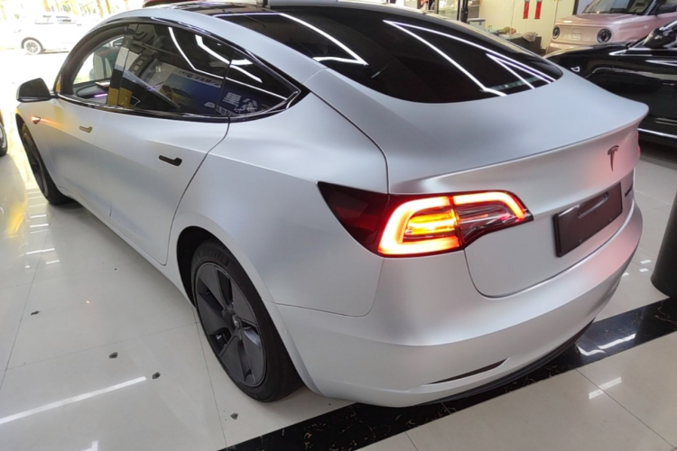 Tesla Model 3 2023 car image #5