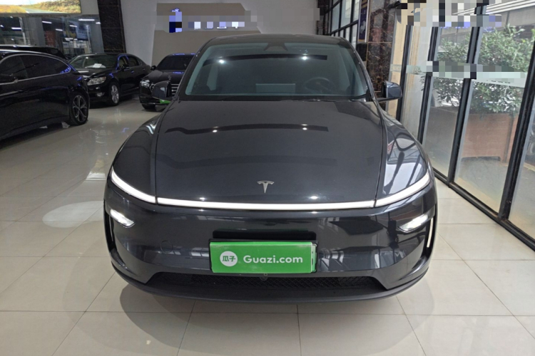 Tesla Model Y 2025 #3 Tesla Model Y 2025 car image #3