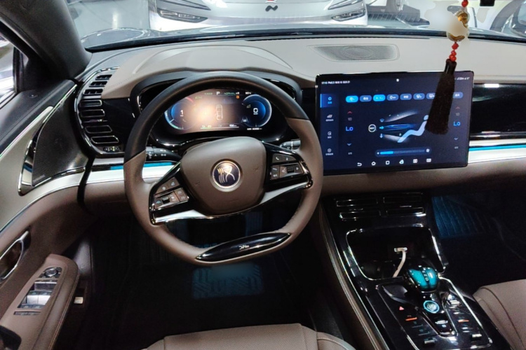 BYD Han 2023 car image #11