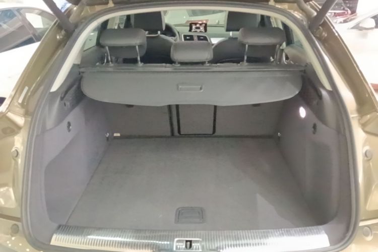 Audi Q3 2019 car image #19