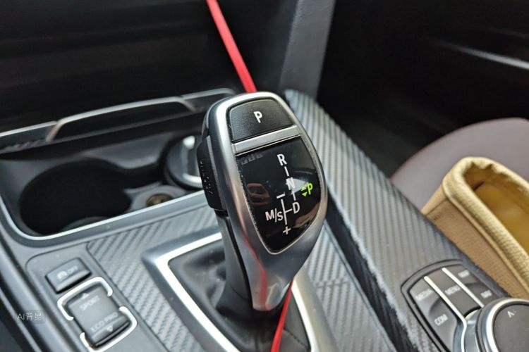 BMW 3 Series 2018 #16 BMW 3 Series 2018 car image #16