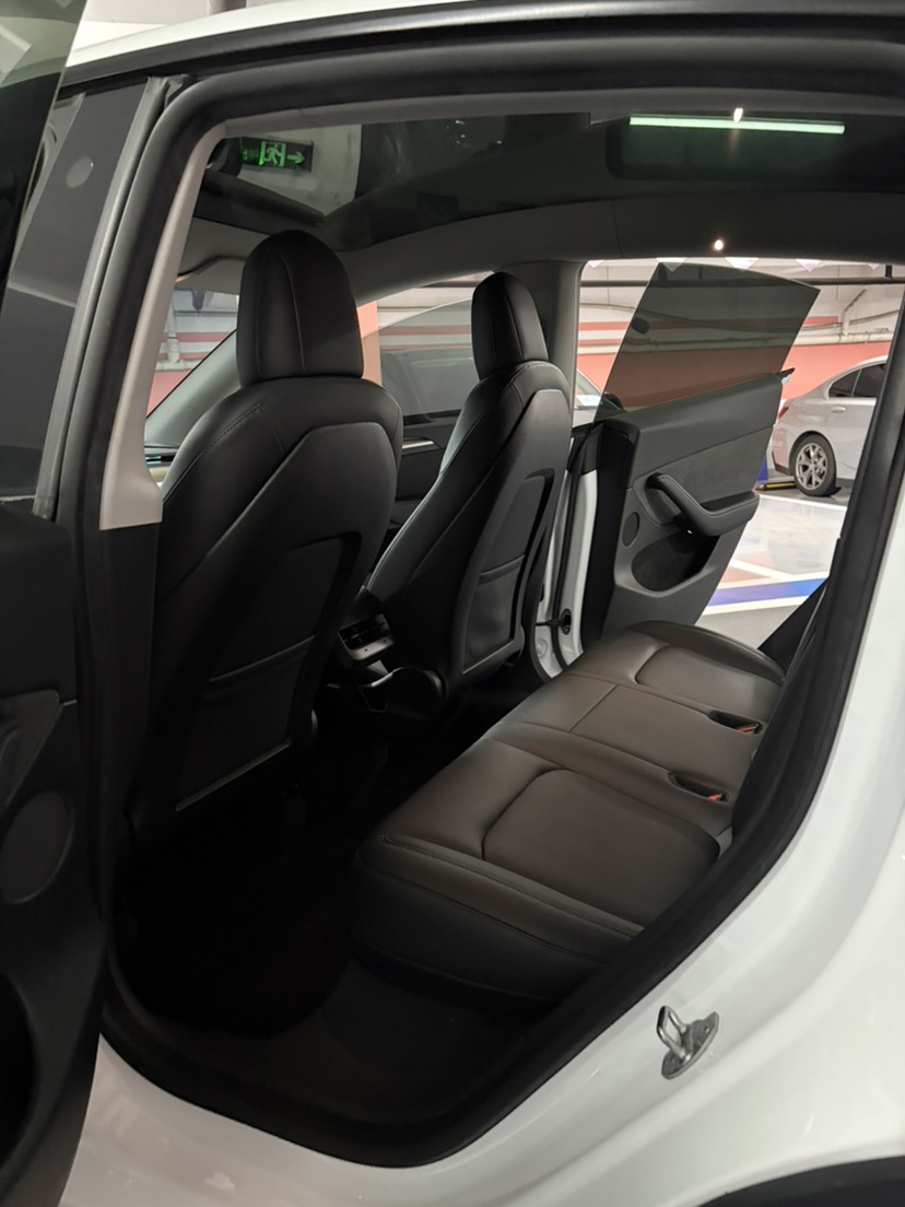 Tesla Model Y 2022 car image #7