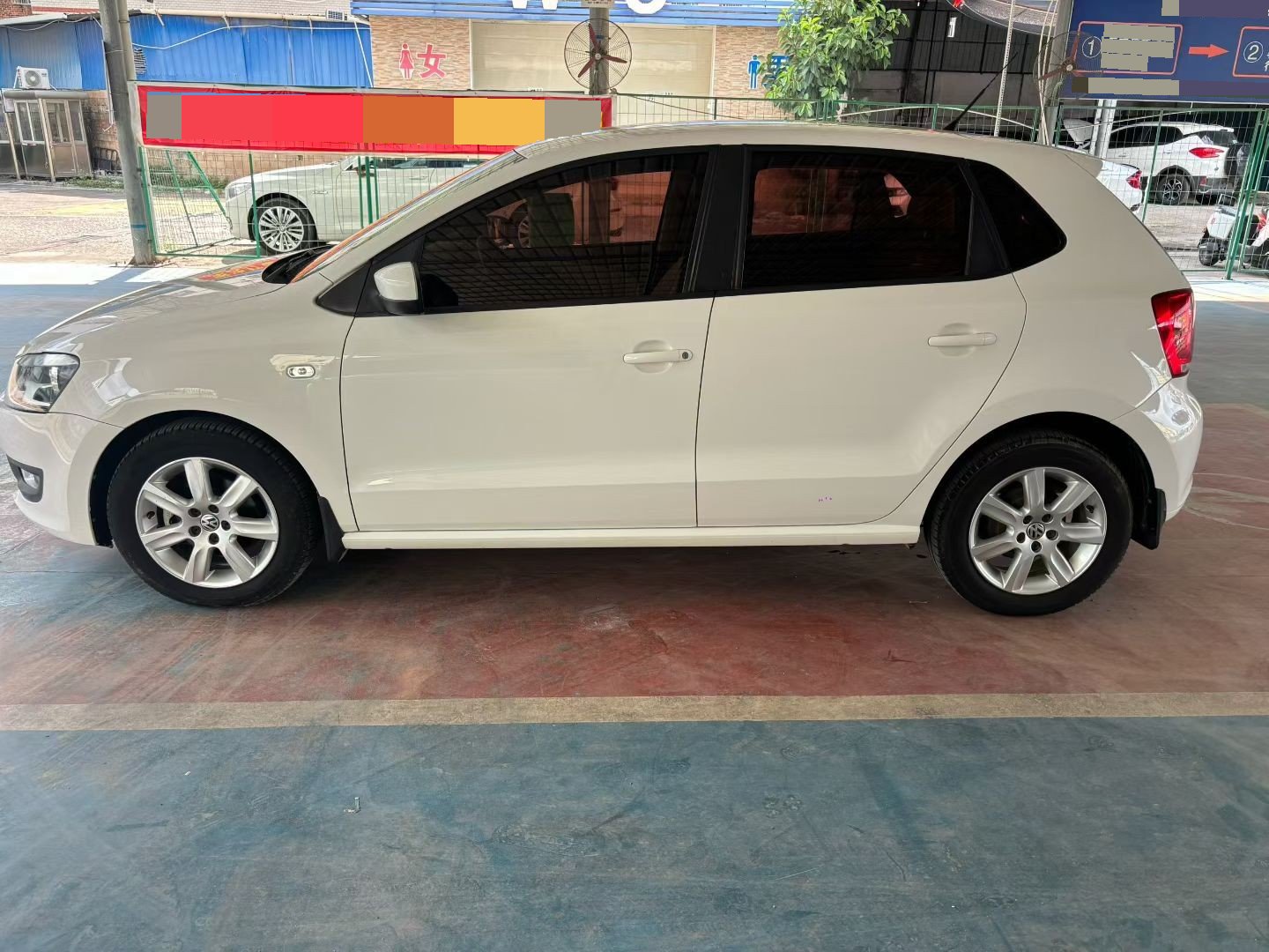Volkswagen Polo 2014 car image #9