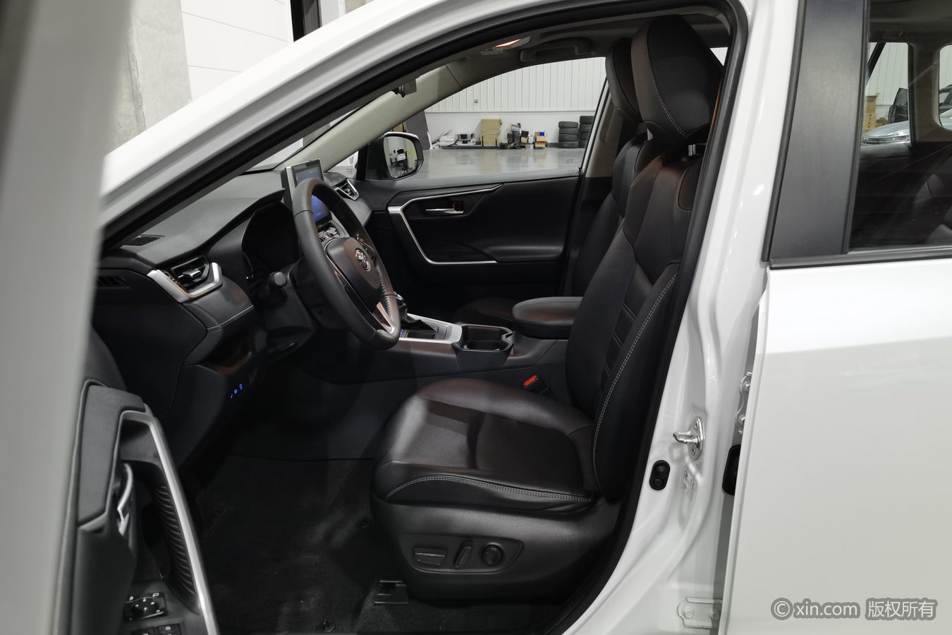 Toyota RAV4 2021 car image #10