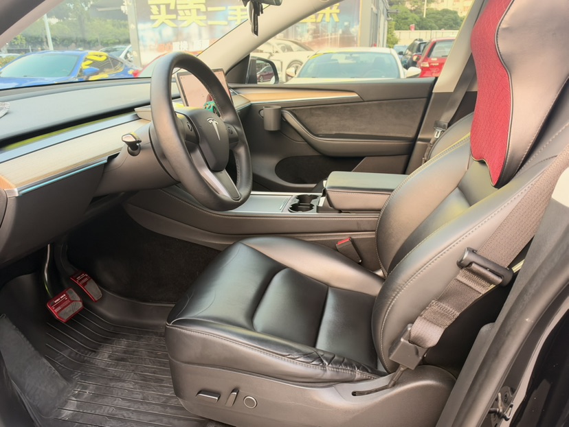Tesla Model Y 2023 صورة سيارة #7