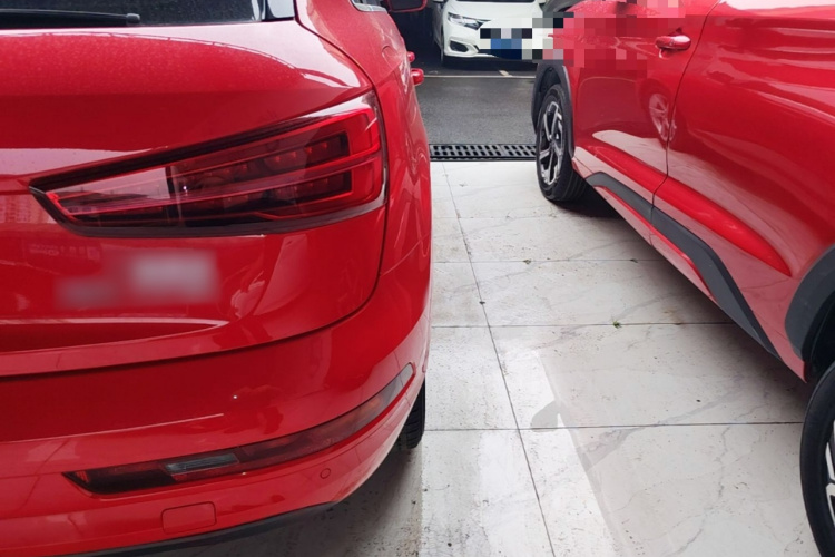 Audi Q3 2018 car image #8
