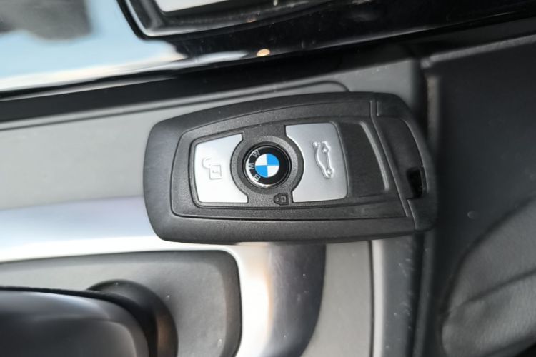 BMW 3 Series 2017 #9 BMW 3 Series 2017 car image #9