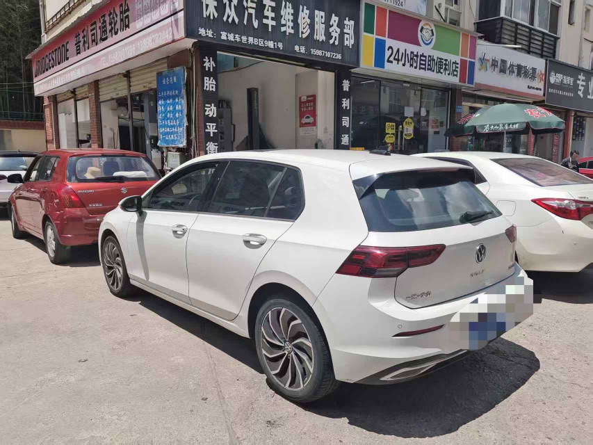 Volkswagen Golf 2024 car image #3