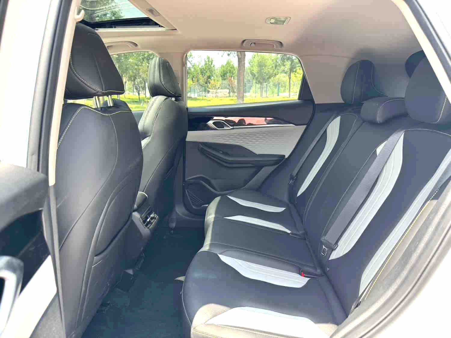GEELY Coolray 2023 car image #9