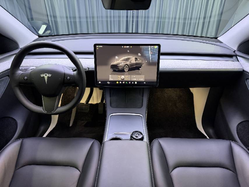 Tesla Model Y 2023 #9 Tesla Model Y 2023 car image #9