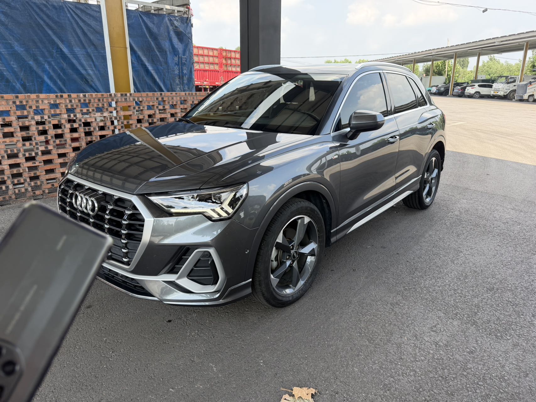 Audi Q3 2023 car image 