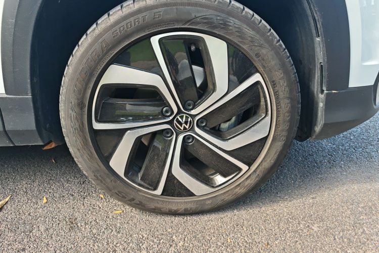 Volkswagen Tharu 2024 car image #9