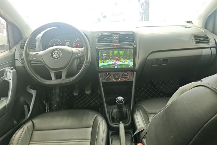 Volkswagen Polo 2016 car image #10