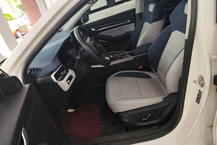 GEELY Emgrand 2023 #15 GEELY Emgrand 2023 car image #15