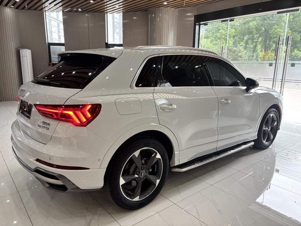 Audi Q3 2022 car image #7