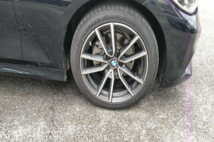 BMW 3 Series 2021 car image #9