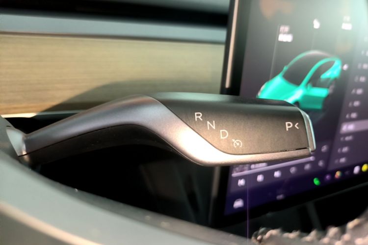 Tesla Model Y 2023 car image #14