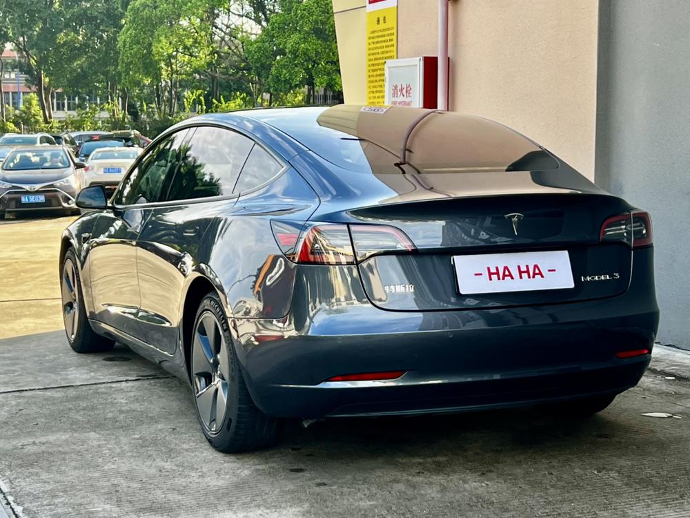 Tesla Model 3 2022 car image #3