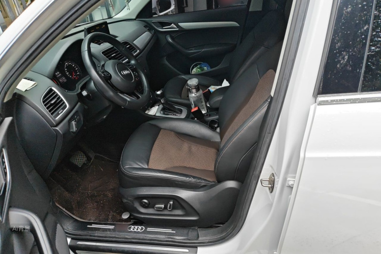 Audi Q3 2018 car image #18