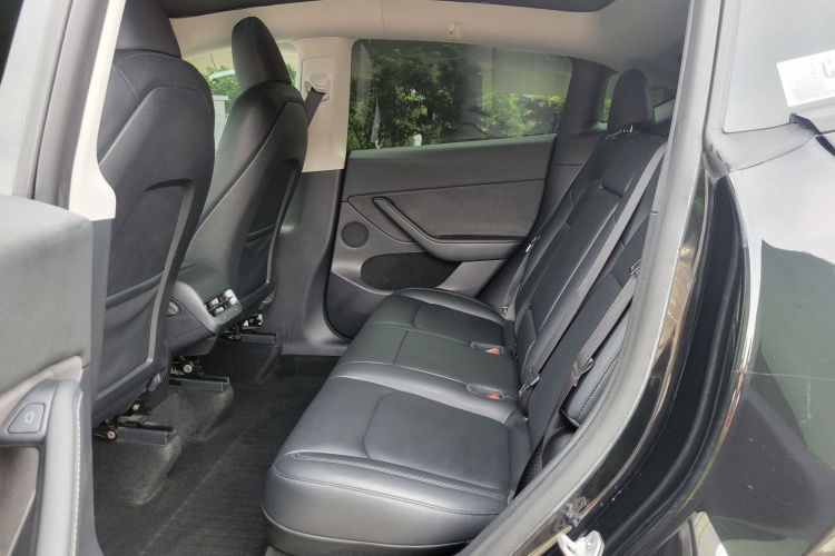 Tesla Model Y 2022 car image #16