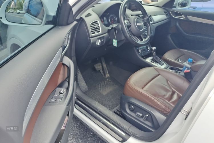 Audi Q3 2016 car image #18