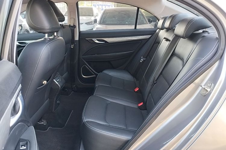 GEELY Emgrand 2019 car image #17