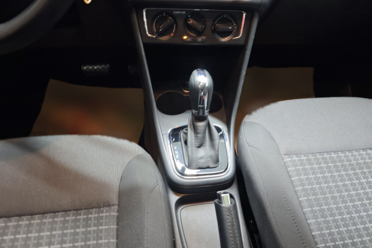Volkswagen Polo 2016 #26 Volkswagen Polo 2016 car image #26