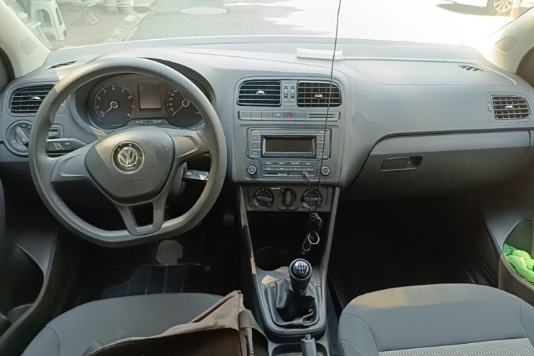 Volkswagen Polo 2016 car image #11