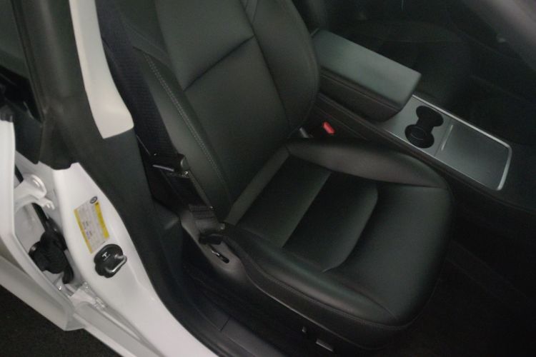 Tesla Model 3 2023 car image #24