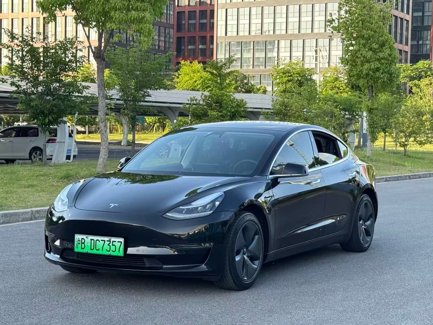 Tesla Model 3 2020 car image 