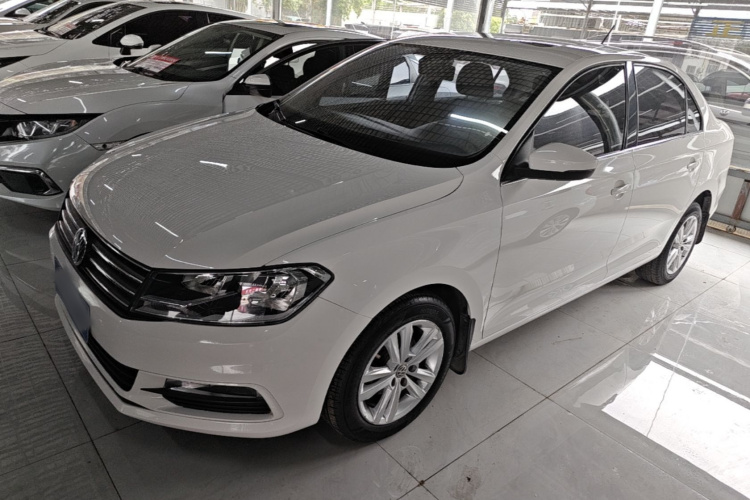 Volkswagen Santana 2018 car image #2
