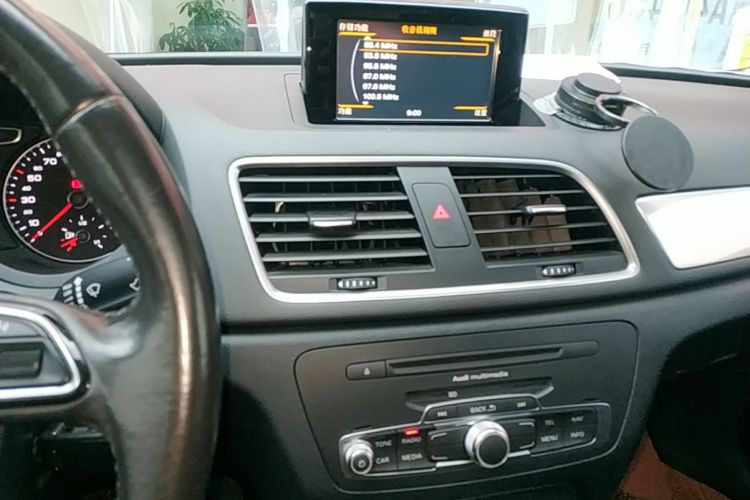 Audi Q3 2015 #17 Audi Q3 2015 car image #17