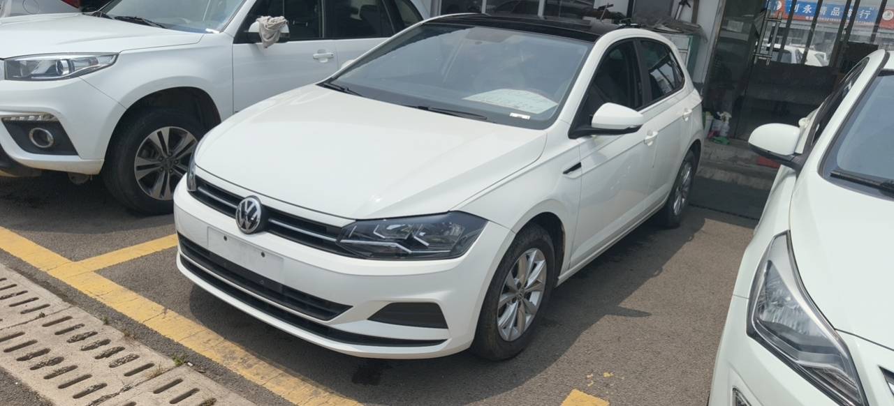 Volkswagen Polo 2020 car image #2