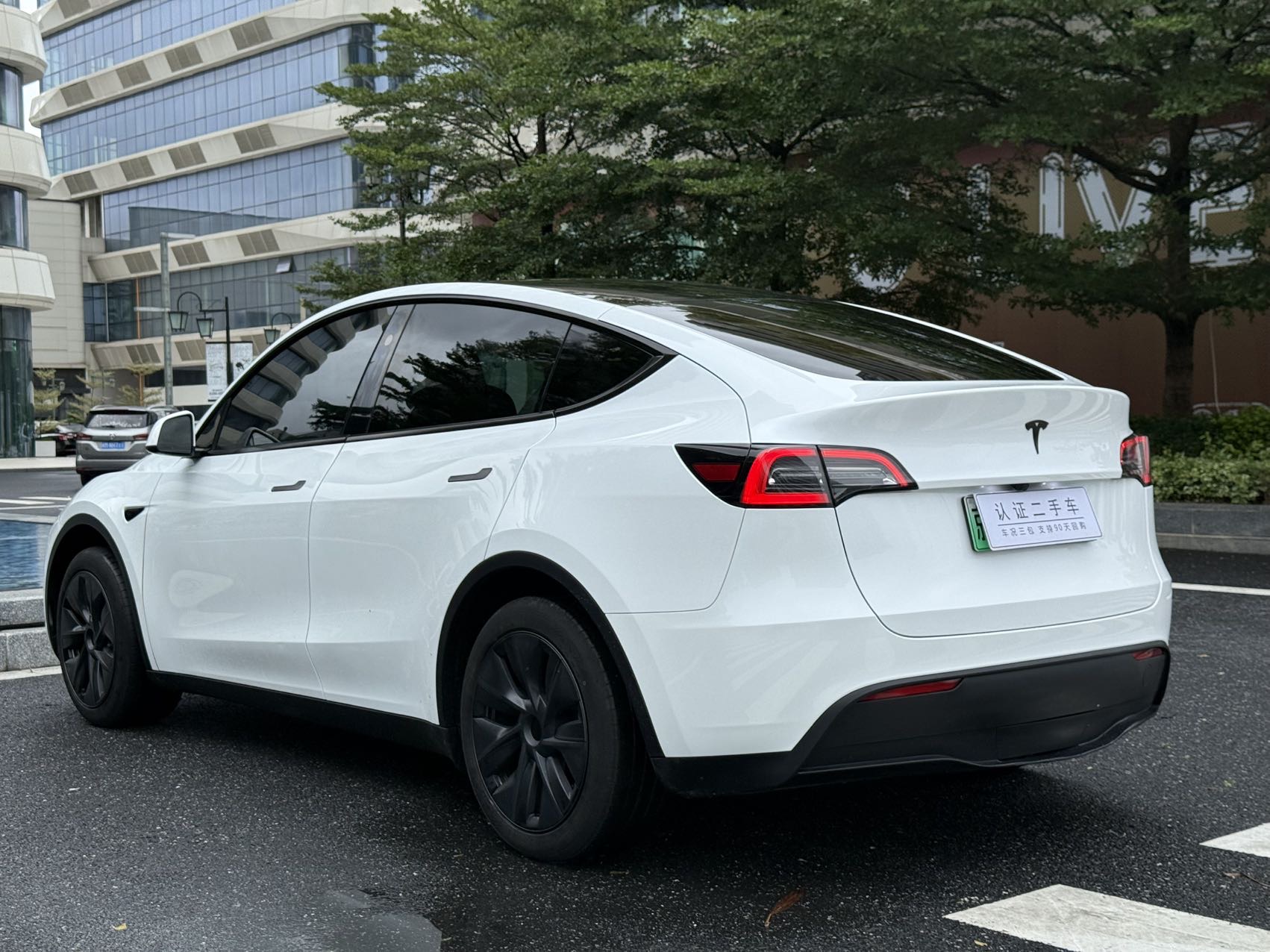 Tesla Model Y 2024 car image #9